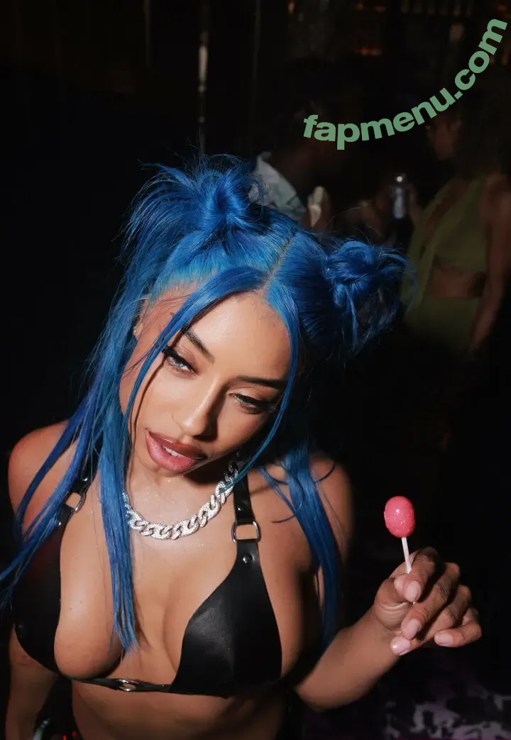 qimmahrussofree nude photo #0012 (qimmahrusso)