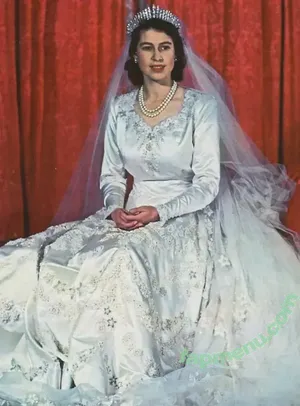 Queen Elizabeth II / theroyalfamily nude photo #0010