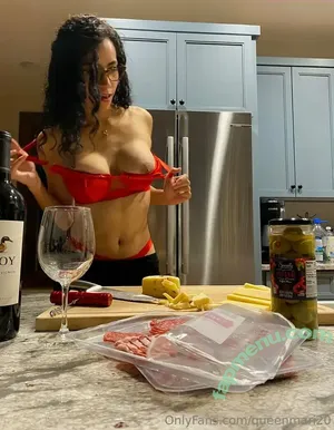 queenmari20 / queenma20 nude photo #0011