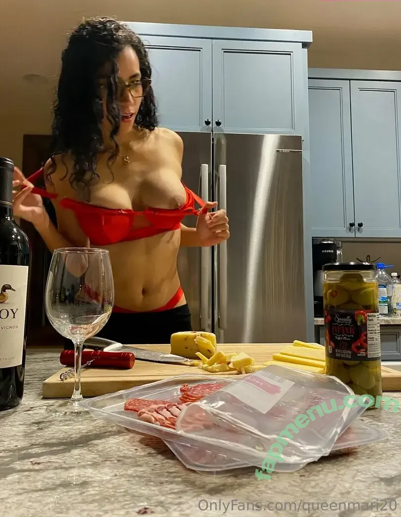 queenmari20 nude photo #0011 (queenma20)