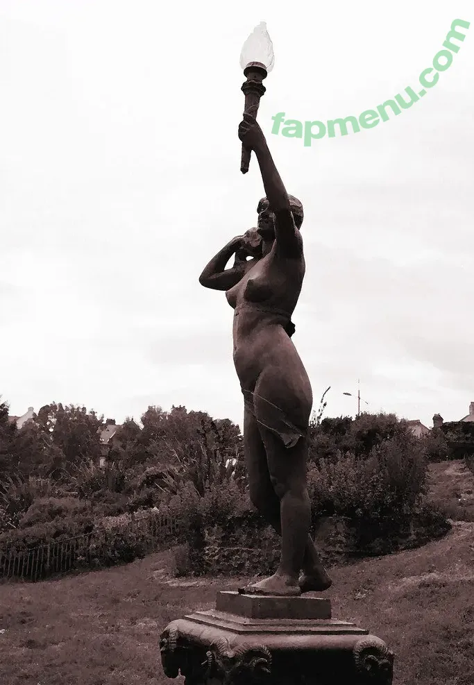 QueenVI nude photo #0001 (QueenVI)