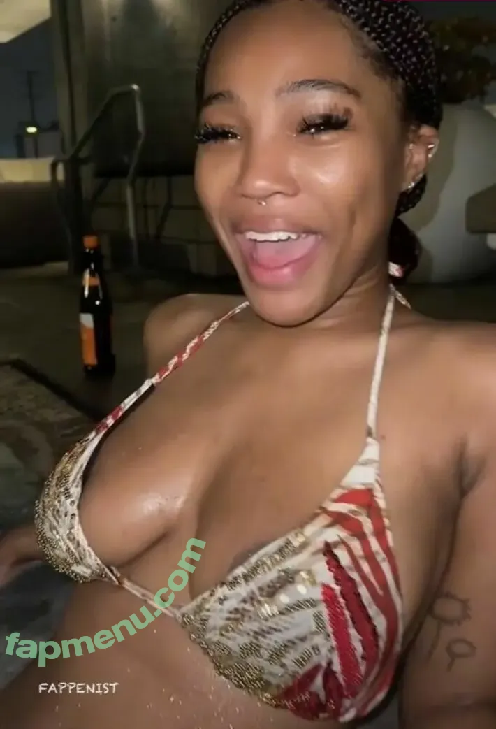 Quenlin Blackwell nude photo #0200 (quenblackwell)
