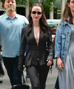 Rachel Brosnahan / Marvelous Mrs. Maisel / rachelbrosnahan nude photo #1017
