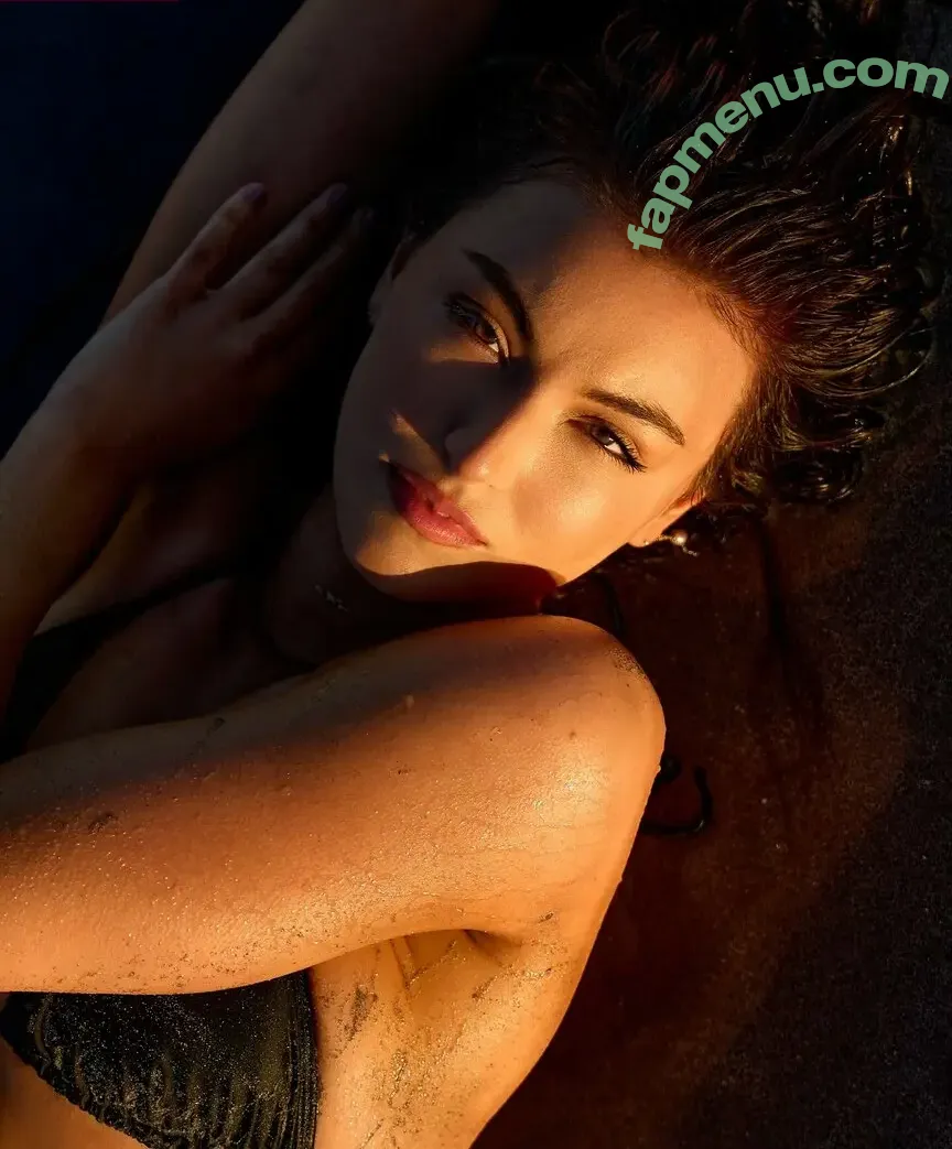 Rachel Michelle nude photo #5025 (Beautyandbrainswithatwist / rachellemichelle)