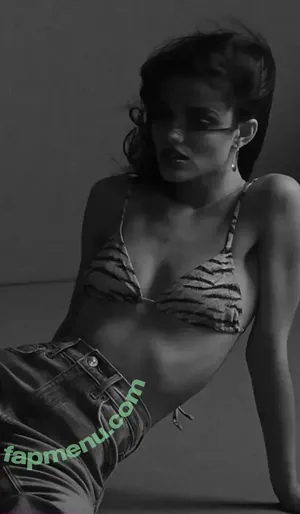 Rachel Zegler / rachelzegler / rachmariexoxo nude photo #1991
