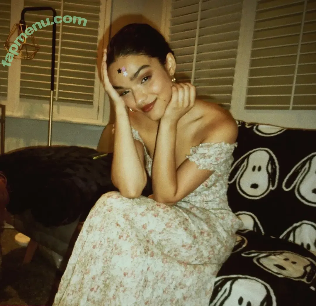 Rachel Zegler nude photo #2000 (rachelzegler / rachmariexoxo)