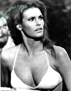 Raquel Welch / therealraquelwelch nude photo #0158