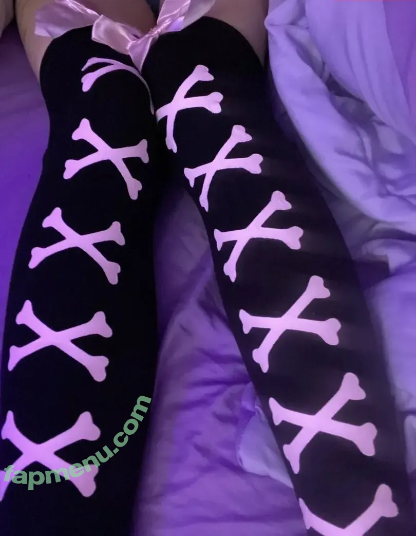 Rawrrot nude photo #0003 (Glittrkitti)