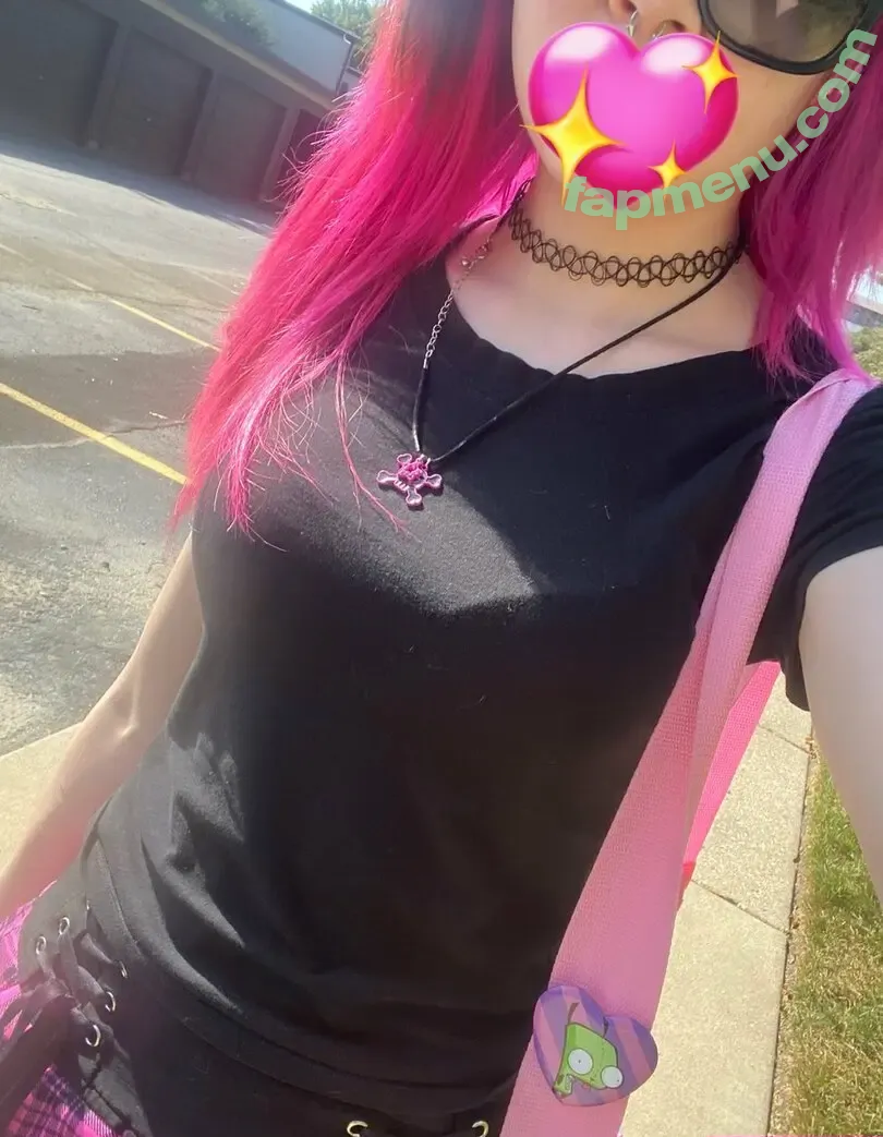 Rawrrot nude photo #0004 (Glittrkitti)