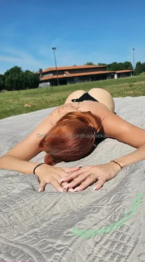 Redbaddiekat nude photo #0009