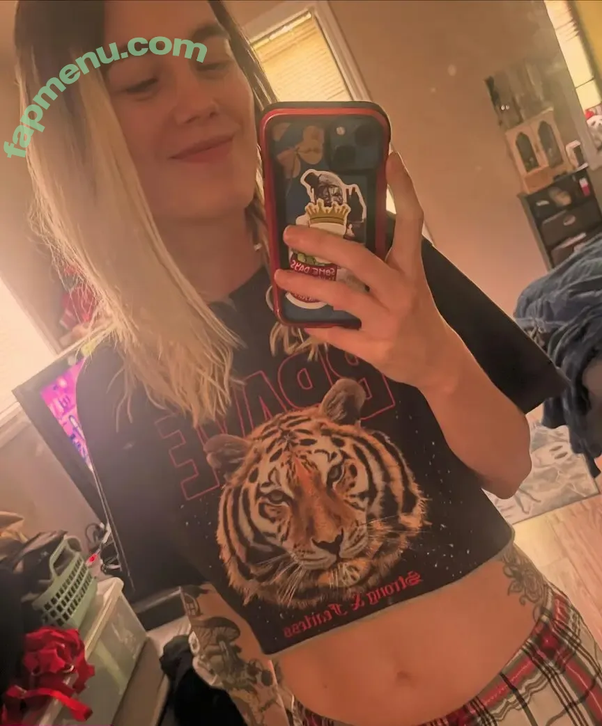 Regan Meek nude photo #0005 (kychick95 / regan2013)