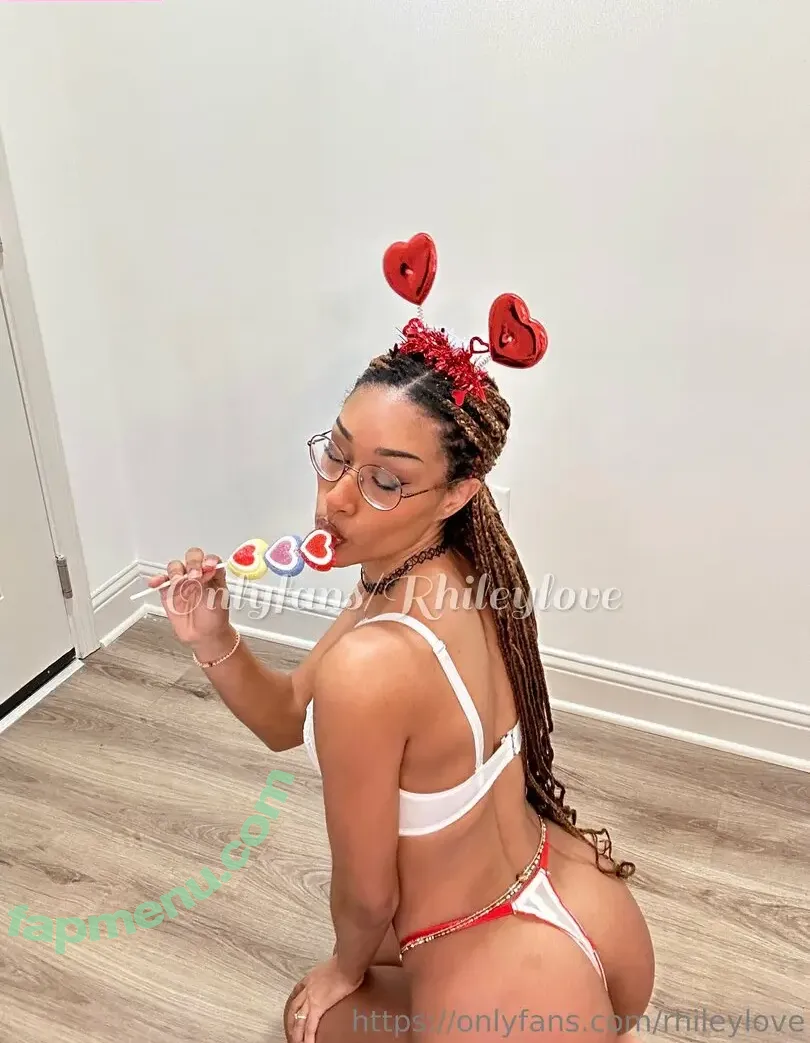 rhileylove nude photo #0019 (rhileylove)