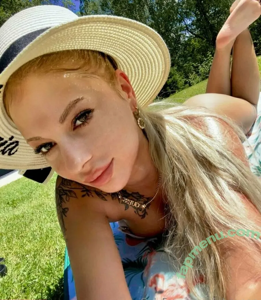 riabqueen nude photo #0004 (r_j_b_queen)