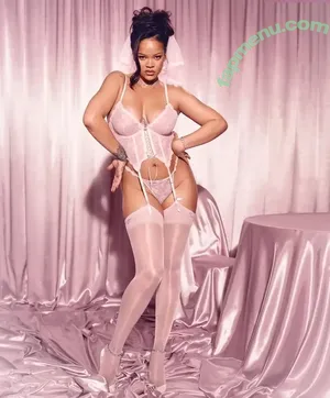 Rihanna / badgalriri nude photo #4541