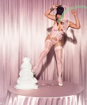 Rihanna / badgalriri nude photo #4542