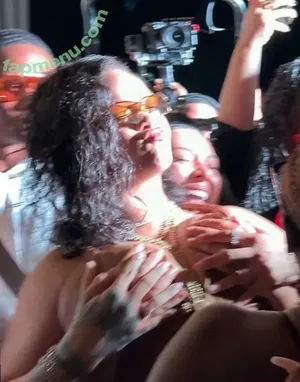 Rihanna / badgalriri nude photo #4544