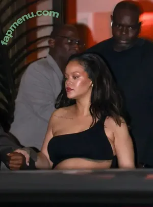 Rihanna / badgalriri nude photo #4585