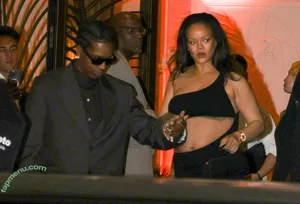 Rihanna / badgalriri nude photo #4586