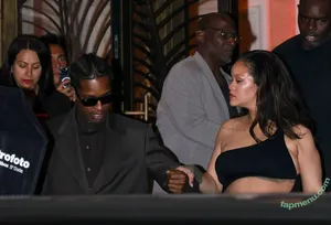 Rihanna / badgalriri nude photo #4587