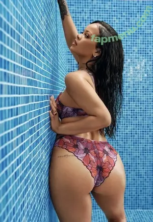 Rihanna / badgalriri nude photo #4592