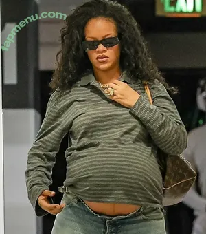 Rihanna / badgalriri nude photo #4628