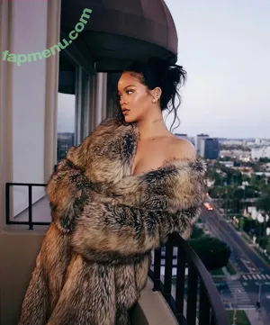 Rihanna / badgalriri nude photo #4632