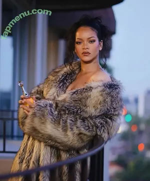 Rihanna / badgalriri nude photo #4634