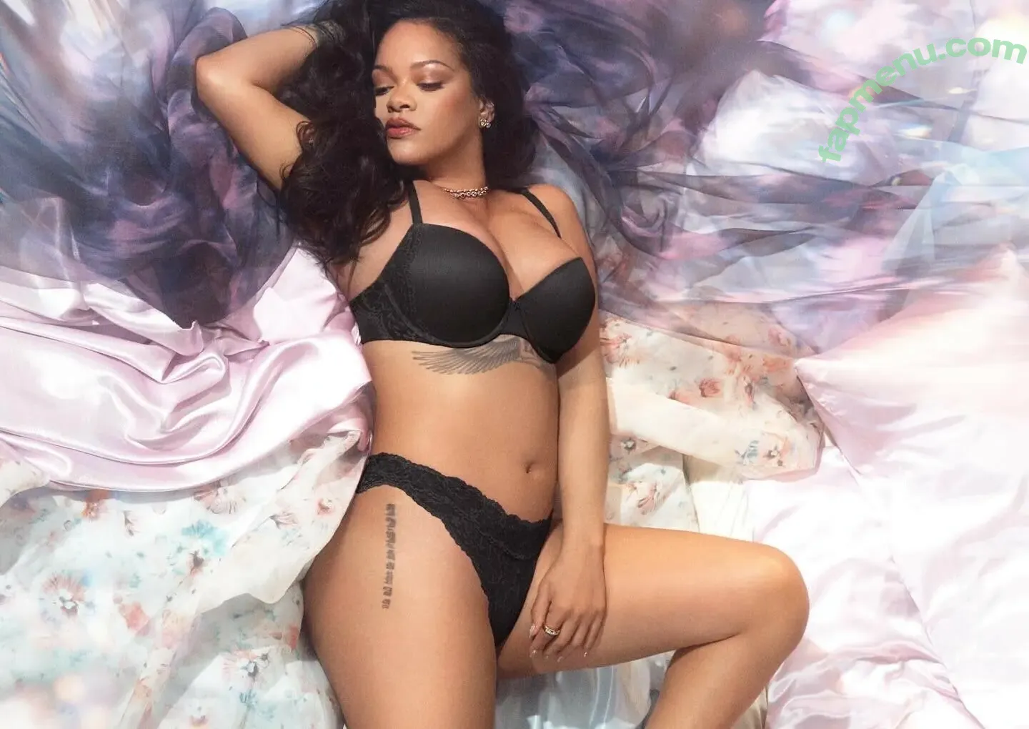 Rihanna nude photo #4559 (badgalriri)