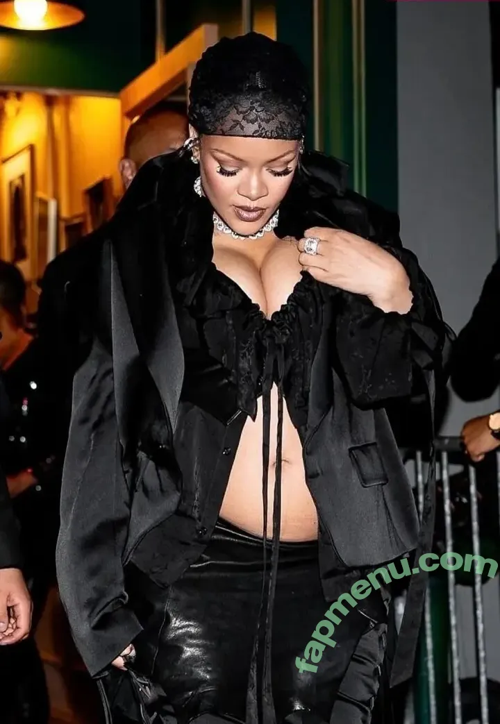 Rihanna nude photo #4563 (badgalriri)