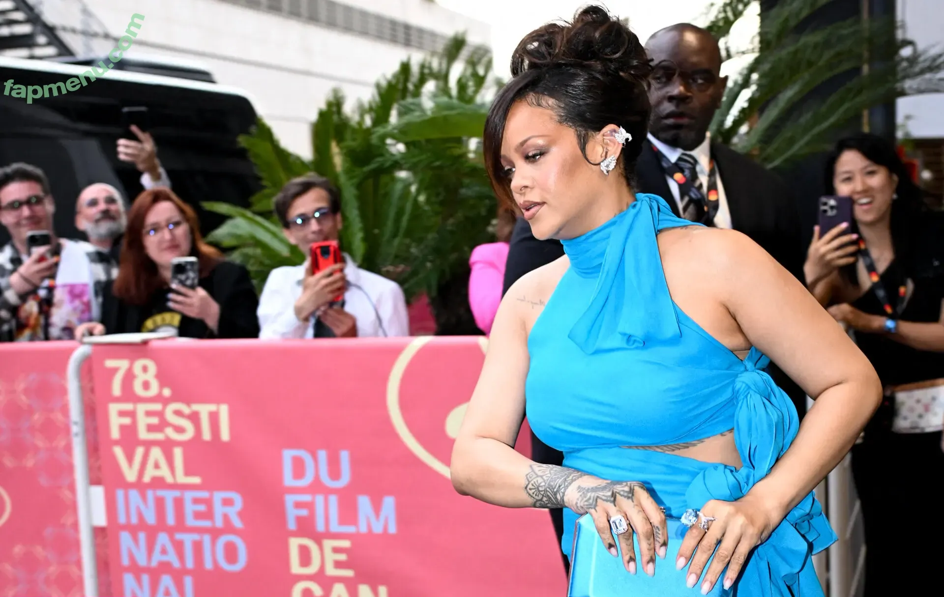 Rihanna nude photo #4565 (badgalriri)