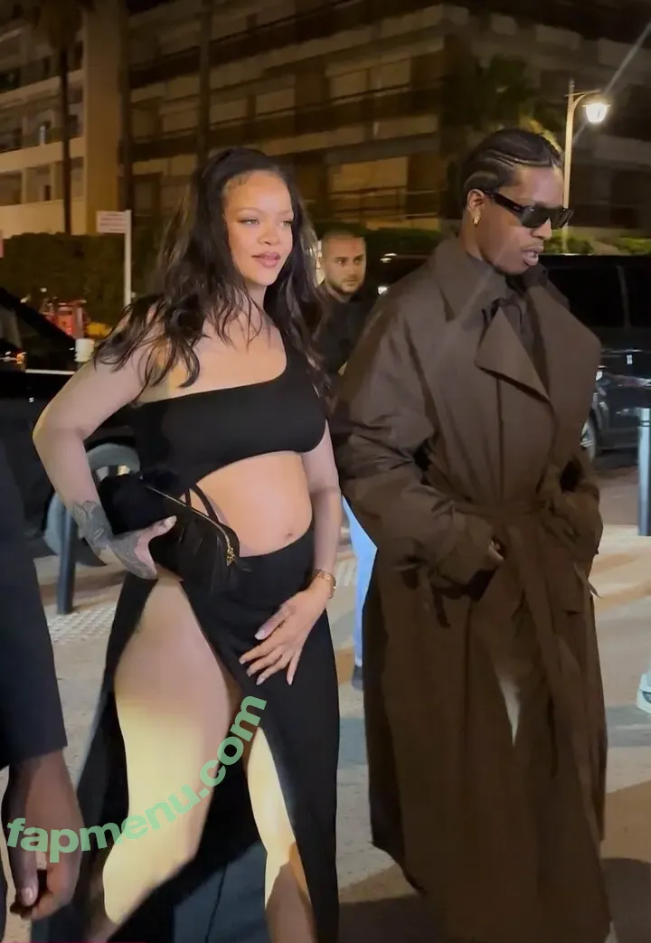 Rihanna nude photo #4574 (badgalriri)