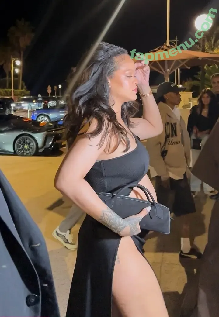 Rihanna nude photo #4576 (badgalriri)
