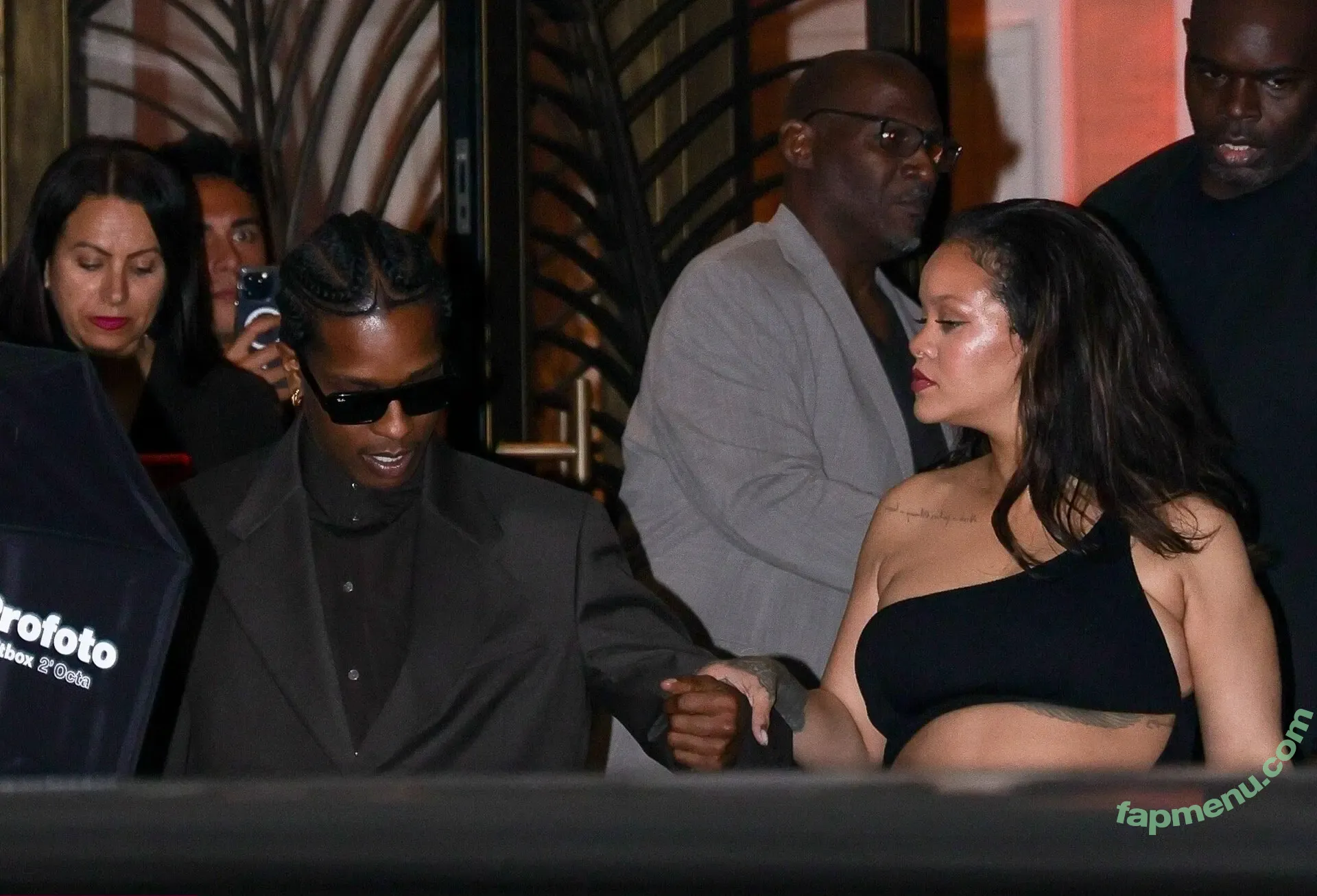Rihanna nude photo #4587 (badgalriri)