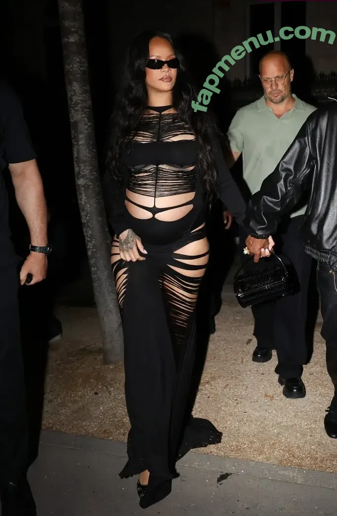 Rihanna nude photo #4612 (badgalriri)