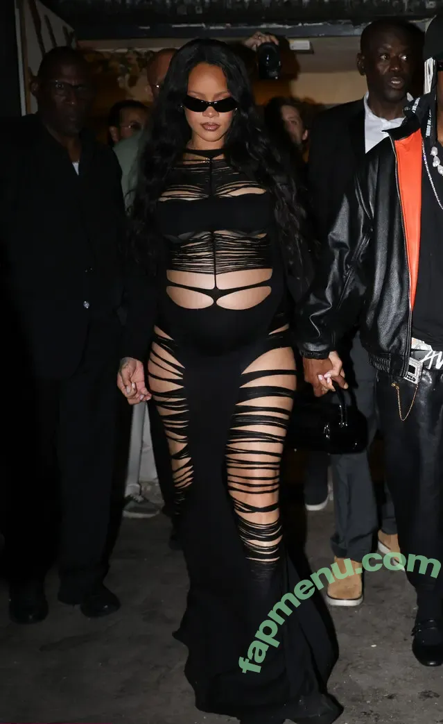 Rihanna nude photo #4614 (badgalriri)