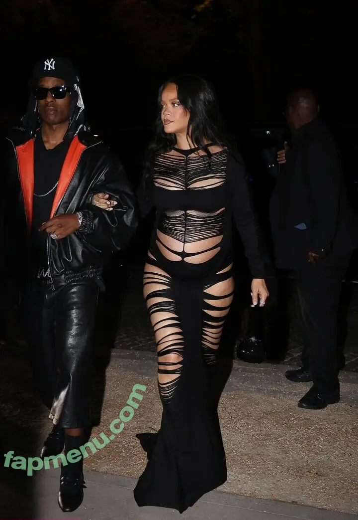 Rihanna nude photo #4618 (badgalriri)