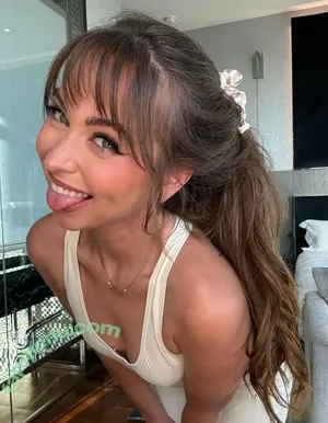 Riley Reid / hellorileyreid / rileyreid nude photo #0017