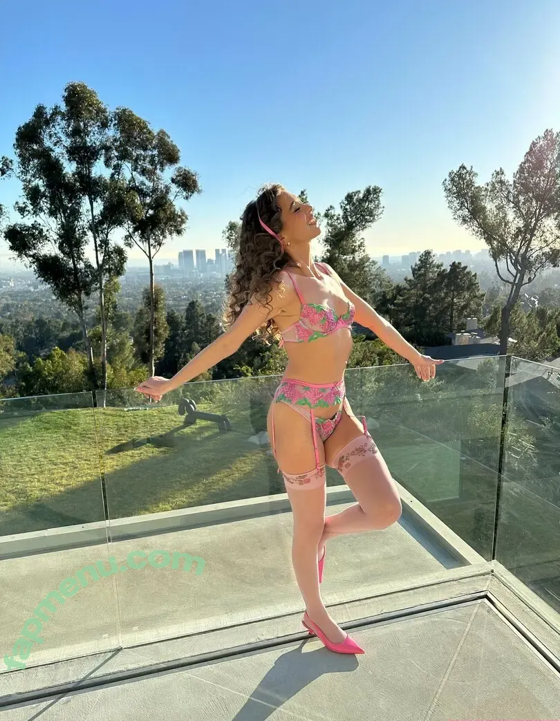 rileyreid nude photo #0019 (letrileylive)