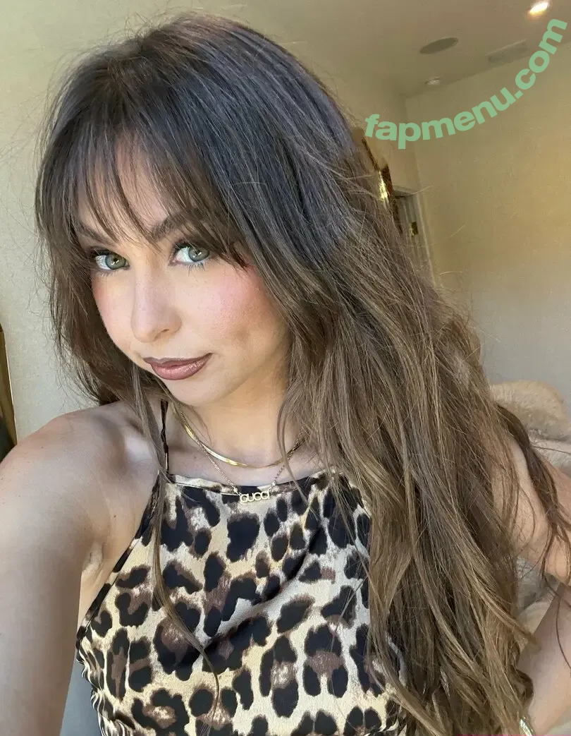 rileyreid nude photo #0028 (letrileylive)