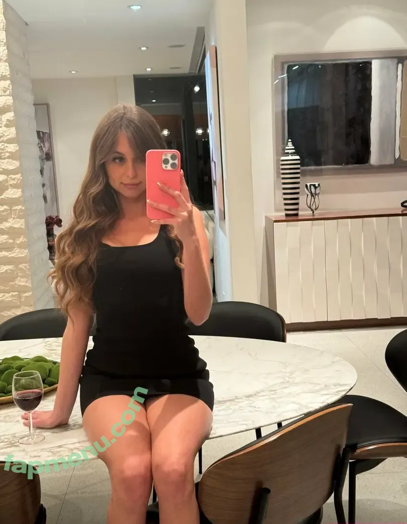 rileyreid nude photo #0016 (letrileylive)