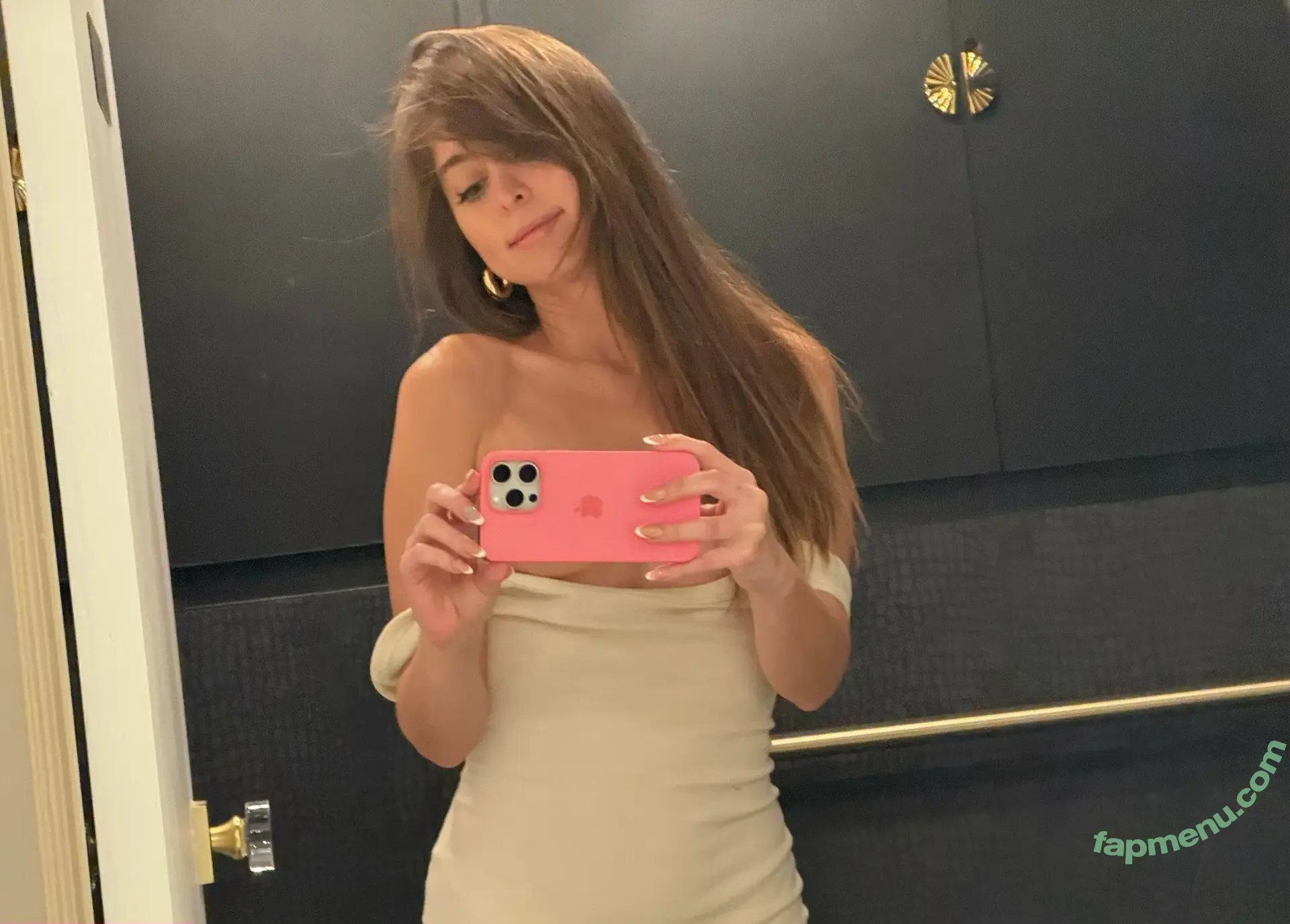 rileyreid nude photo #0025 (letrileylive)