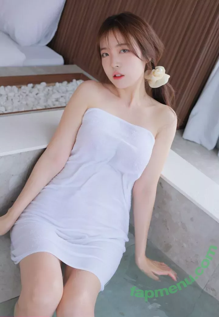 Rina G nude photo #0003 (momorina / rinajvlog)