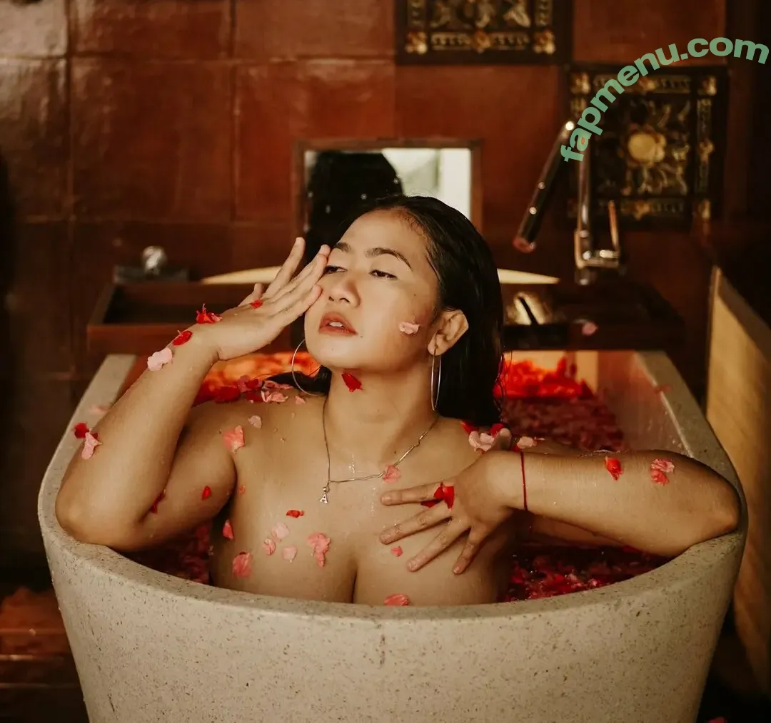Risamusfita nude photo #0001 (Risamusfita)