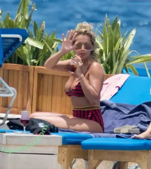 Rita Ora / ritaora / ritaoraeu nude photo #6705