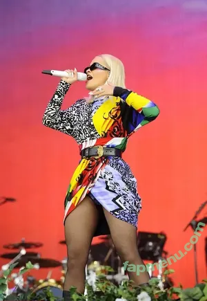 Rita Ora / ritaora / ritaoraeu nude photo #7405
