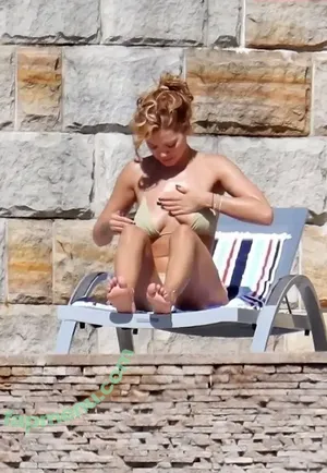 Rita Ora / ritaora / ritaoraeu nude photo #7463