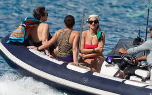 Rita Ora / ritaora / ritaoraeu nude photo #7542