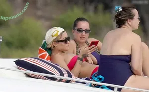 Rita Ora / ritaora / ritaoraeu nude photo #7543
