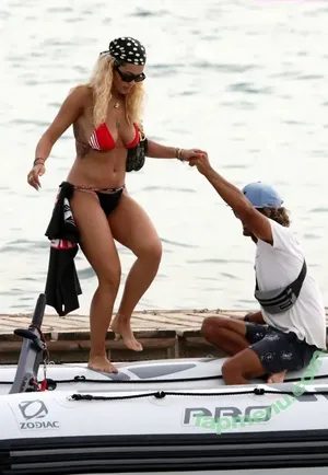 Rita Ora / ritaora / ritaoraeu nude photo #7614