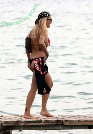 Rita Ora / ritaora / ritaoraeu nude photo #7623
